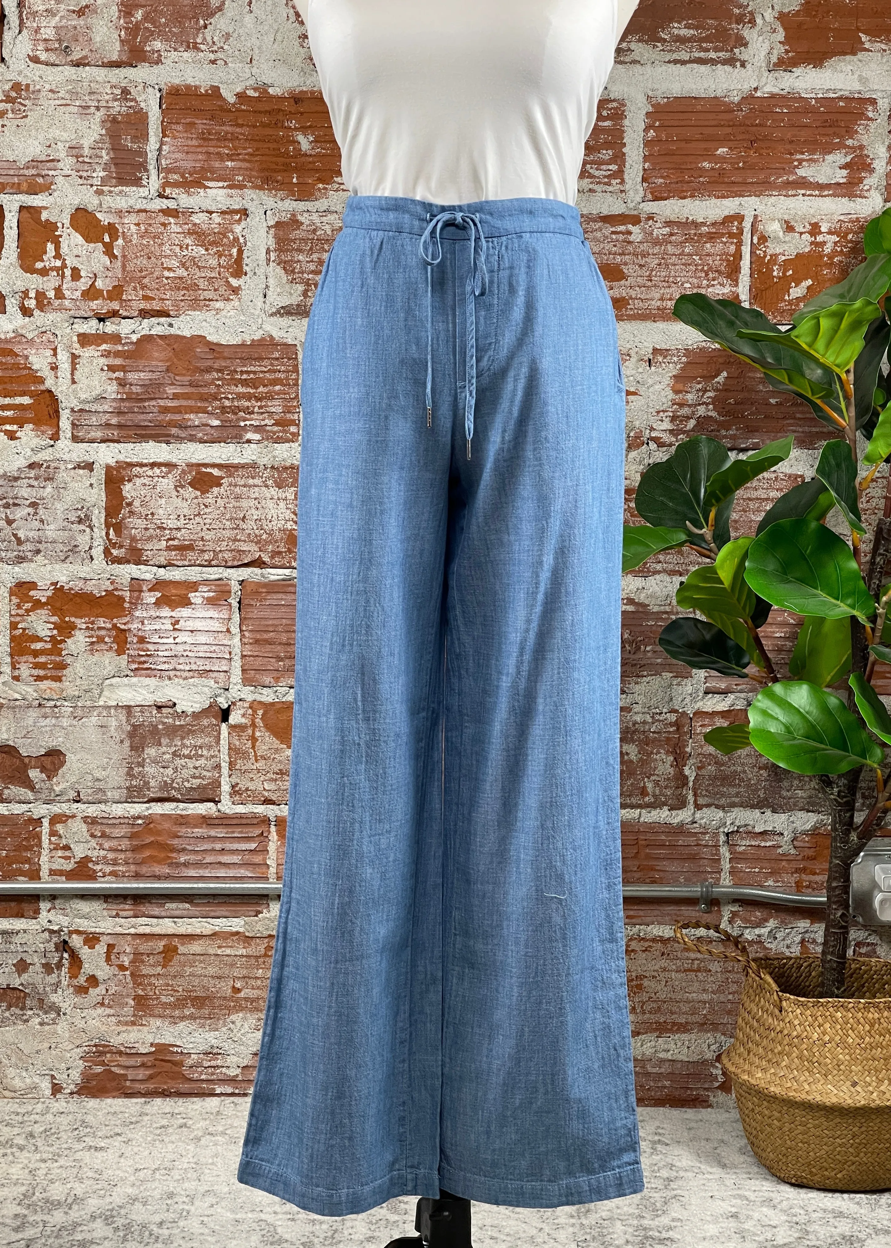 Liverpool Relaxed Wide Leg Pants in Chambray